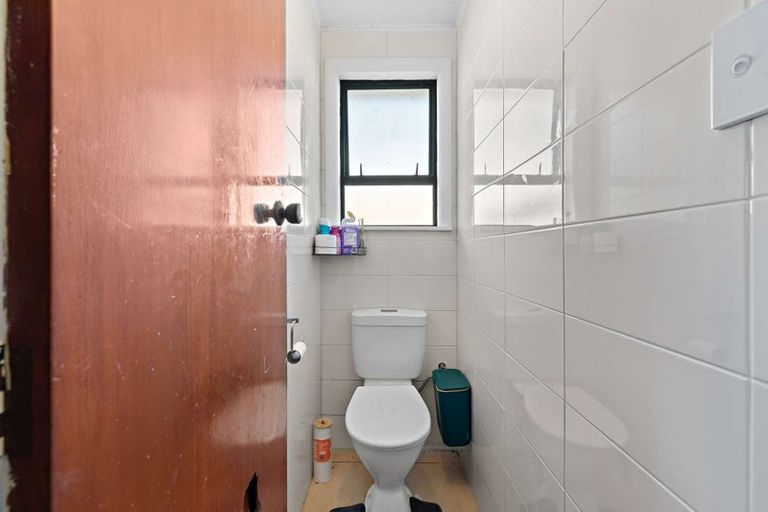 Photo of property in 72 Kelman Road, Kelston, Auckland, 0602