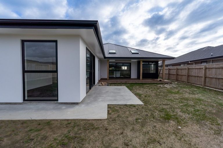 Photo of property in 44 Sardinia Grove, Fitzherbert, Palmerston North, 4410