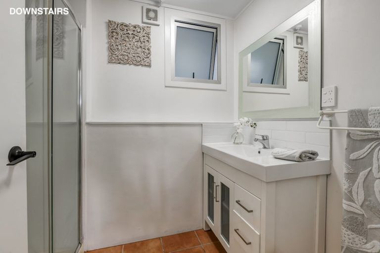 Photo of property in 10a Felicity Place, Unsworth Heights, Auckland, 0632