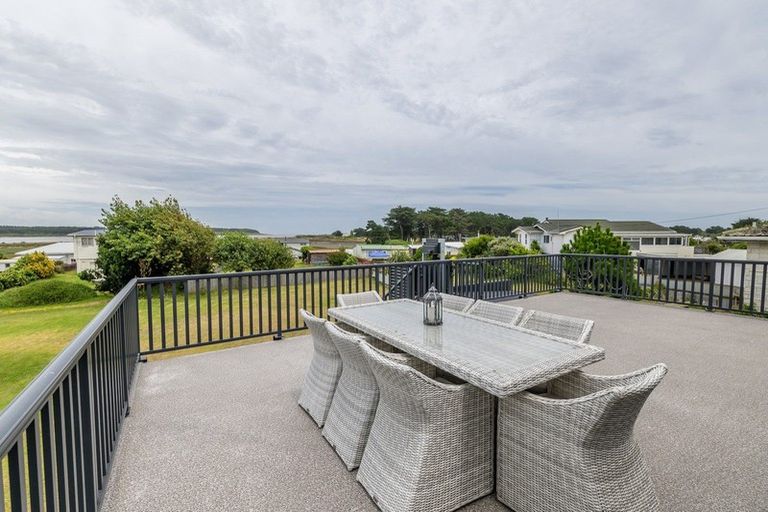 Photo of property in 122 Seabury Avenue, Foxton Beach, Foxton, 4815