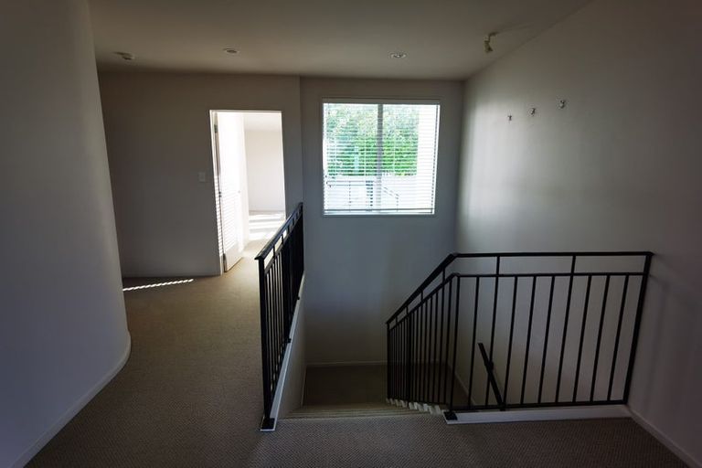 Photo of property in 20 Bournemouth Terrace, Murrays Bay, Auckland, 0630