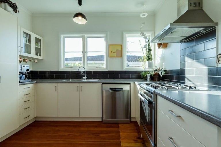 Photo of property in 154 Williams Street, Cambridge, 3434