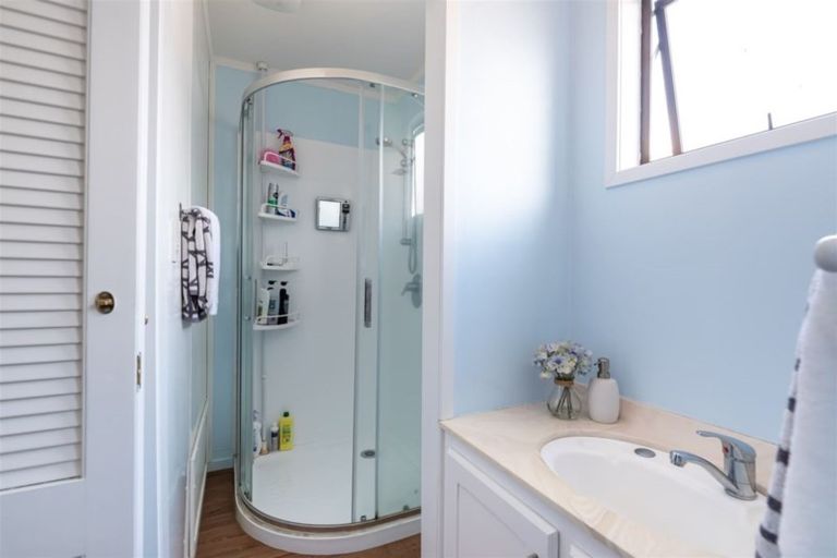 Photo of property in 2/8 Shakespeare Road, Milford, Auckland, 0620