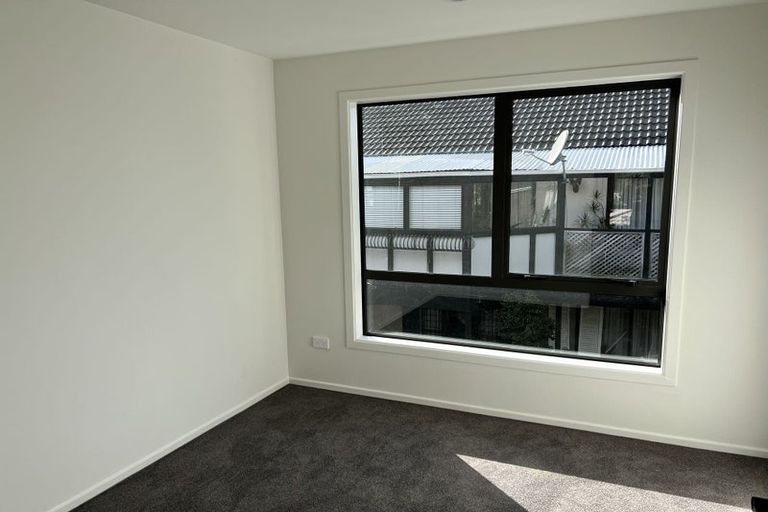 Photo of property in 6/43 Tirimoana Road, Te Atatu South, Auckland, 0602