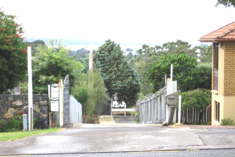 Photo of property in 4233 Great North Road, Glendene, Auckland, 0602