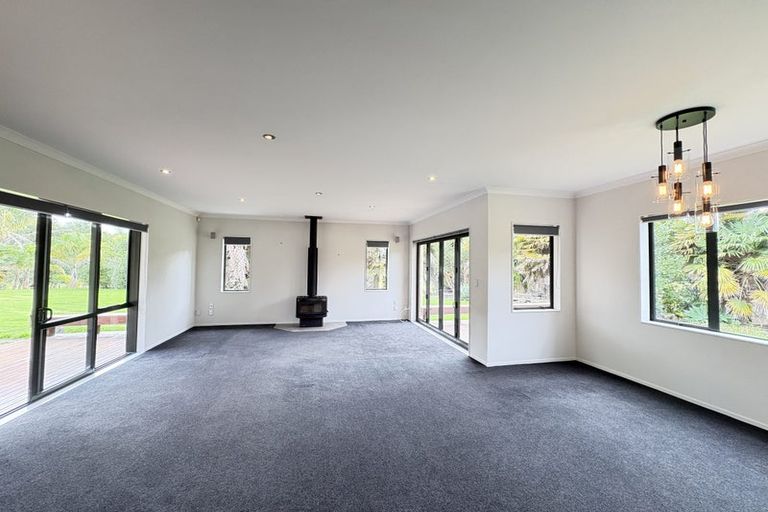 Photo of property in 30 Foster Road, Kumeu, 0891