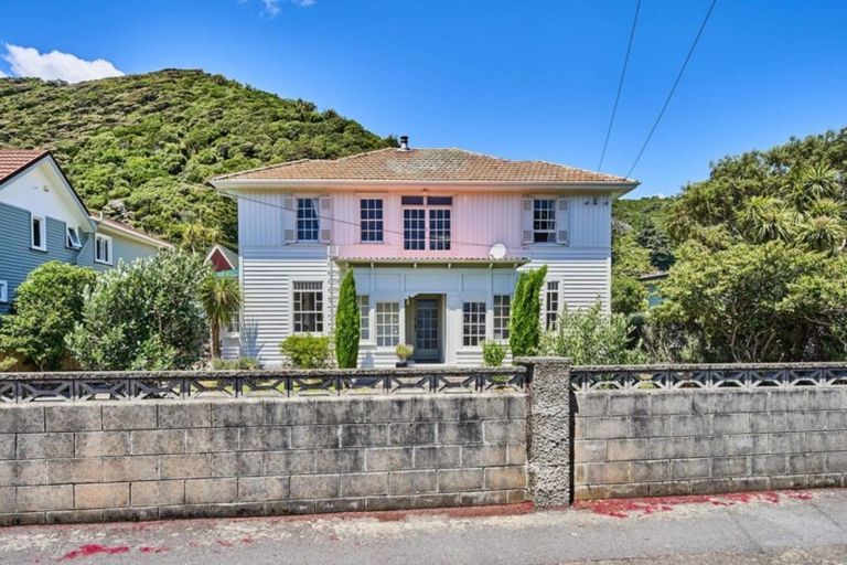 Photo of property in 83 Oroua Street, Eastbourne, Lower Hutt, 5013
