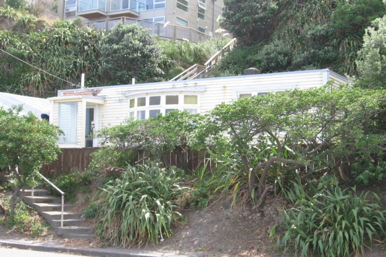 Photo of property in 366 The Esplanade, Island Bay, Wellington, 6023