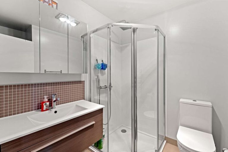 Photo of property in 26/11 Ray Small Drive, Papakura, 2110