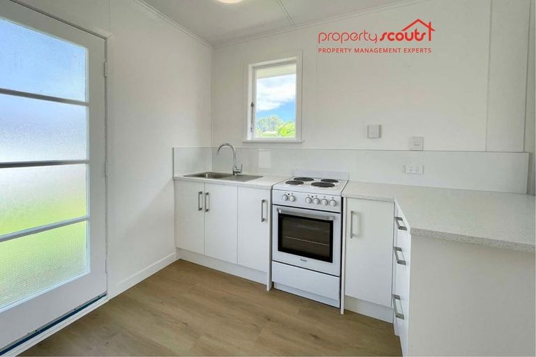 Photo of property in 4 Simons Street, Moturoa, New Plymouth, 4310