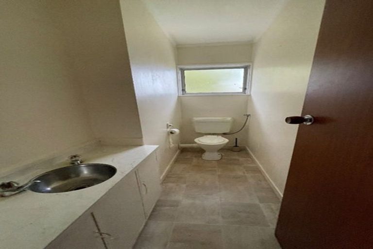 Photo of property in 60b Te Atatu Road, Te Atatu South, Auckland, 0610