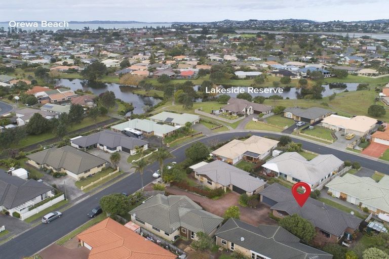 Photo of property in 8 Chalmers Close, Orewa, 0931