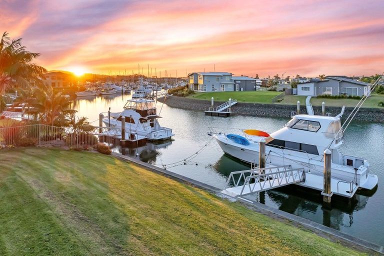 Photo of property in 10 Rauiri Drive, One Tree Point, 0118