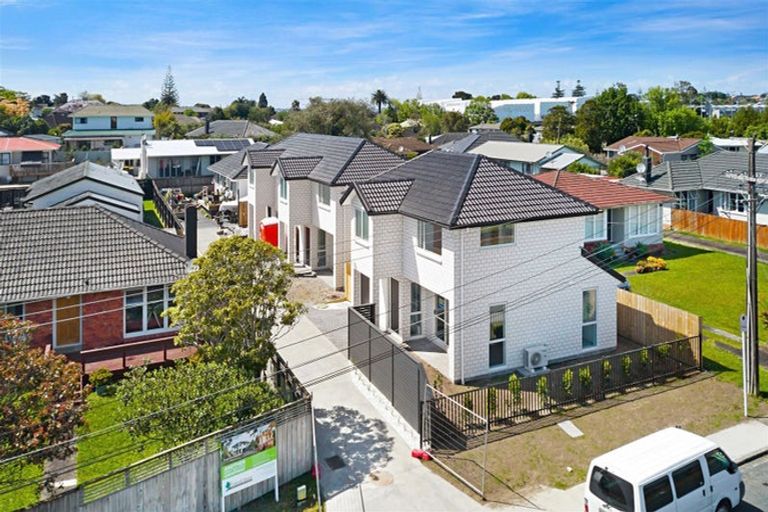 Photo of property in 14c Kirrie Avenue, Te Atatu South, Auckland, 0610