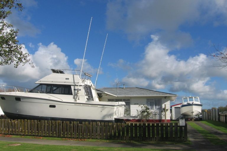 Photo of property in 42 Cascade Crescent, Westbrook, Palmerston North, 4412