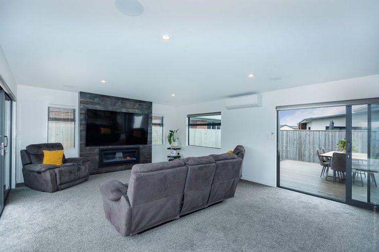 Photo of property in 14 Blue Gum Place, New Brighton, Christchurch, 8083