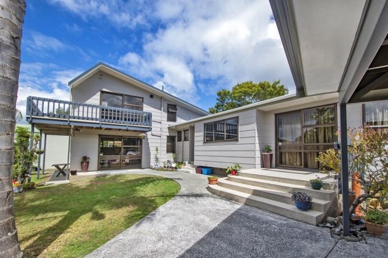 Photo of property in 16 Rugby Place, Te Kamo, Whangarei, 0112