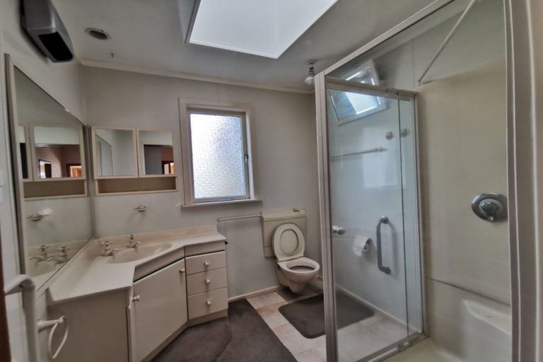 Photo of property in 130 Lake Crescent, Hamilton Lake, Hamilton, 3204