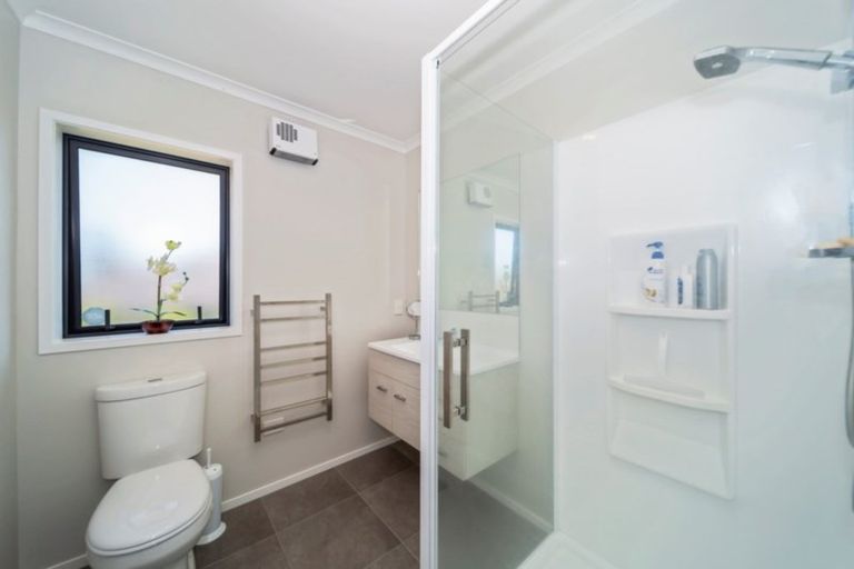 Photo of property in 4 Golf Course Lane, Waiwhakaiho, New Plymouth, 4312