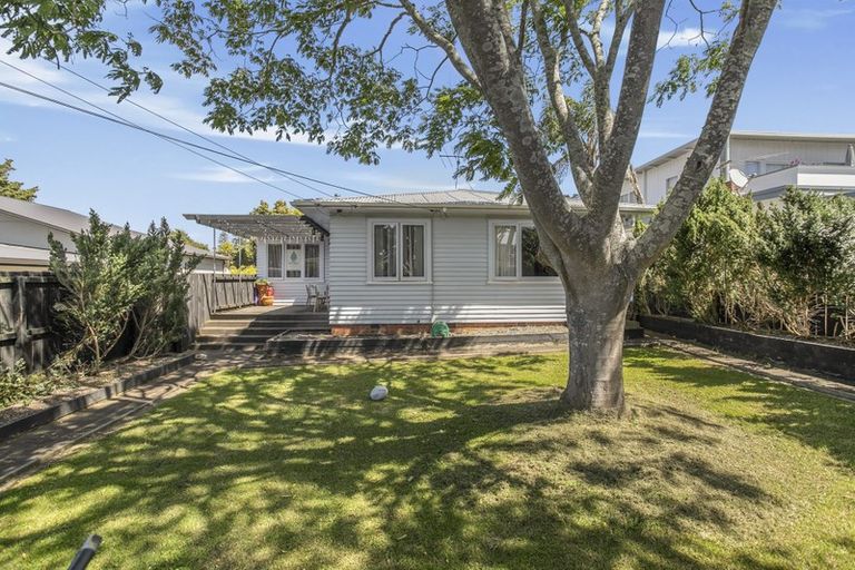 Photo of property in 23 Mcintyre Road, Mangere Bridge, Auckland, 2022