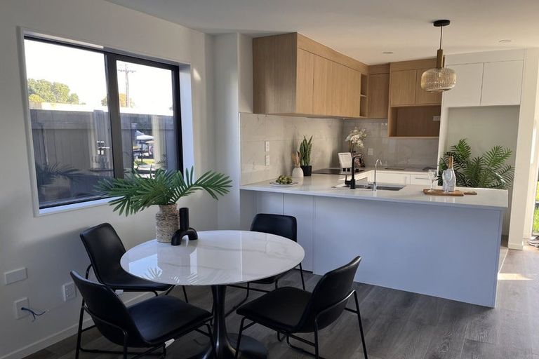 Photo of property in 1/5 Hikurangi Street, Te Atatu Peninsula, Auckland, 0610