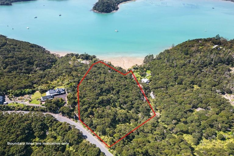 Photo of property in 126 Te Wahapu Road, Russell, 0272