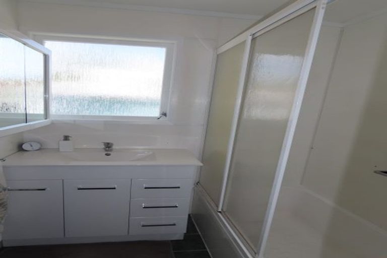 Photo of property in 8 Pipitea Place, Massey, Auckland, 0614