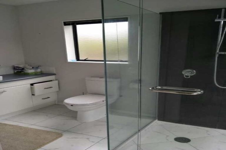 Photo of property in 1 Chiania Place, Somerville, Auckland, 2014