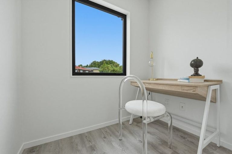 Photo of property in 16 Kirby Street, Glendene, Auckland, 0602