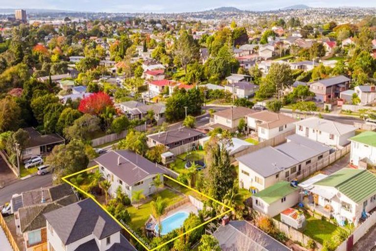 Photo of property in 61 Sheridan Drive, New Lynn, Auckland, 0600