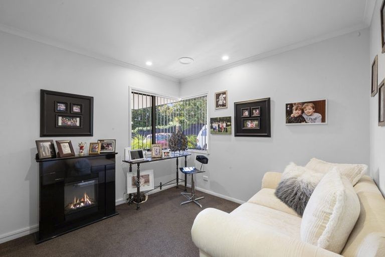 Photo of property in 10a Long Place, Frankleigh Park, New Plymouth, 4310