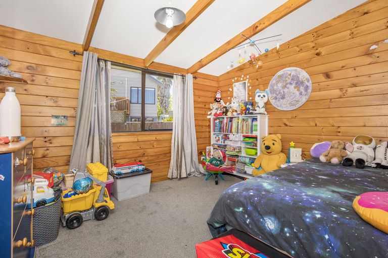 Photo of property in 2/11 Dalmahoy Place, Wattle Downs, Auckland, 2103