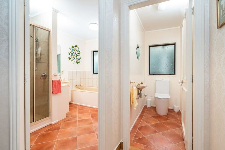 Photo of property in 2 Lavinia Grove, Waikanae Beach, Waikanae, 5036