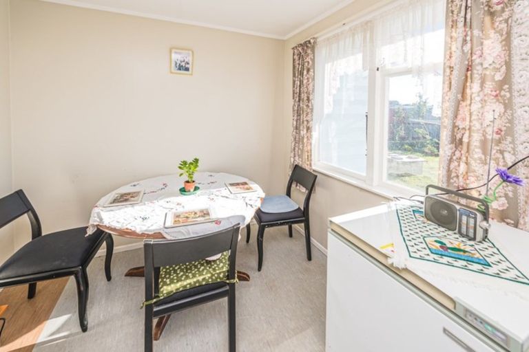 Photo of property in 21 Gibbons Crescent, Castlecliff, Whanganui, 4501