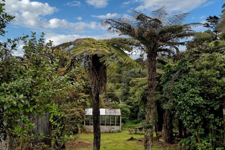 Photo of property in 69 Cornwallis Road, Cornwallis, Auckland, 0604