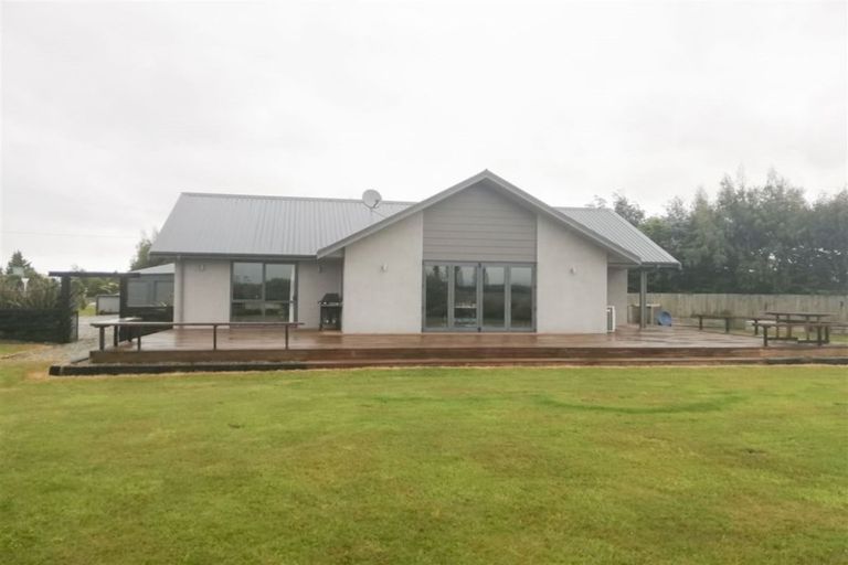 Photo of property in 25 Riversdale-waikaia Road, Riversdale, 9776