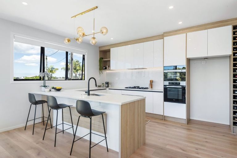 Photo of property in 43 Knights Road, Rothesay Bay, Auckland, 0630