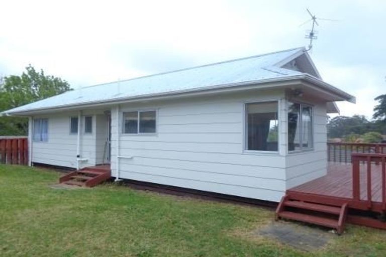 Photo of property in 13 Trengove Place, West Harbour, Auckland, 0618