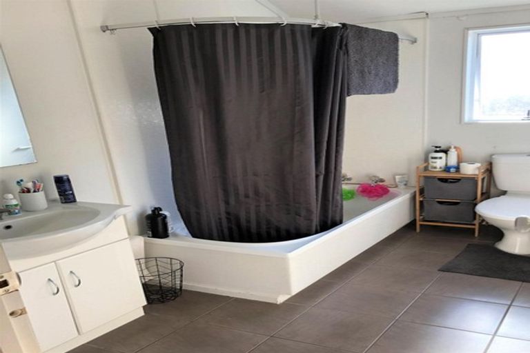 Photo of property in 2/815 Lawrence Street, Akina, Hastings, 4122