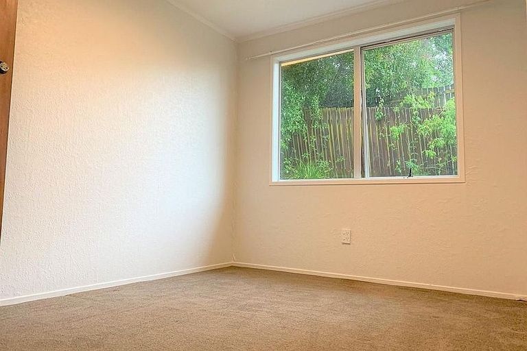 Photo of property in 14 Kilcar Place, Massey, Auckland, 0614