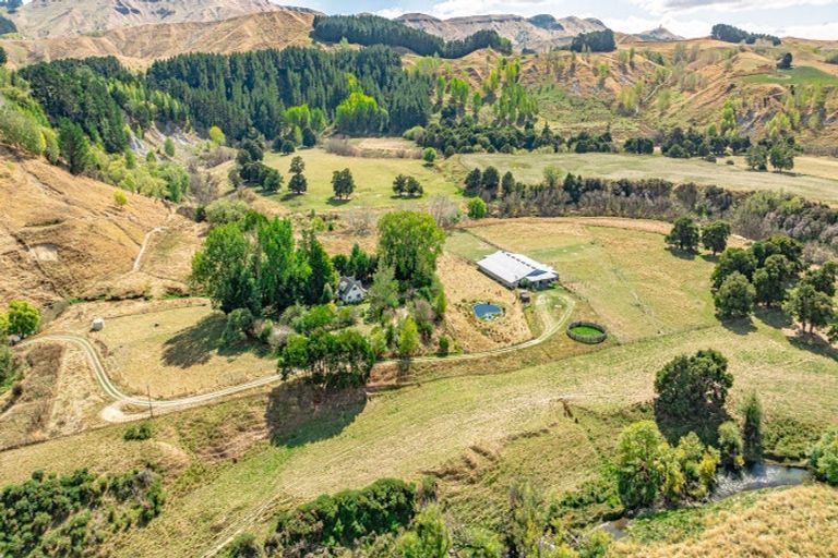 Photo of property in 1111 Tupurupuru Te Wharau Road, Kourarau Hill, Masterton, 5883