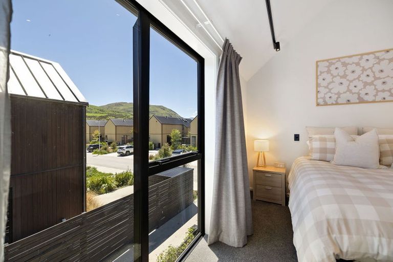 Photo of property in 5 Casterway Crescent, Jacks Point, 9371