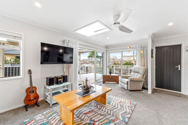 Photo of property in 1 Waitaha Close, Orewa, 0931