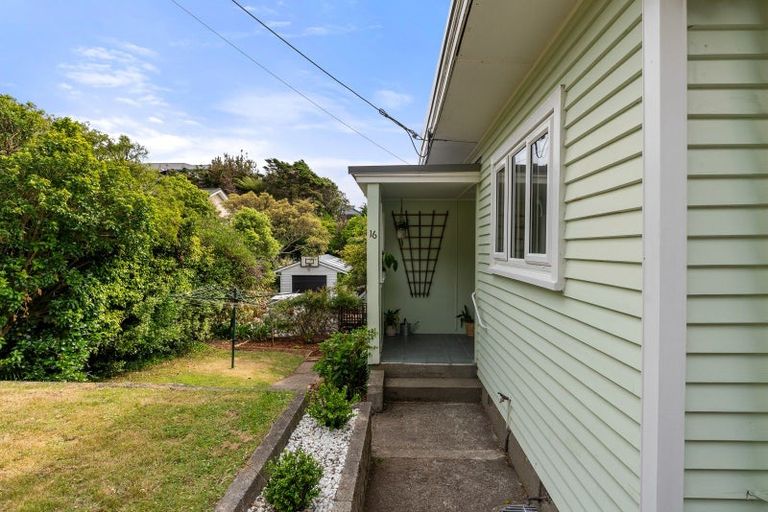 Photo of property in 16 Waru Street, Khandallah, Wellington, 6035