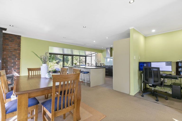 Photo of property in 39 Homewood Crescent, Karori, Wellington, 6012