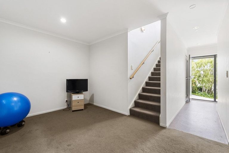 Photo of property in 63 Mack Place, Red Hill, Papakura, 2110