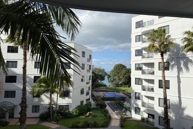 Photo of property in 2a/171 Hurstmere Road, Takapuna, Auckland, 0622