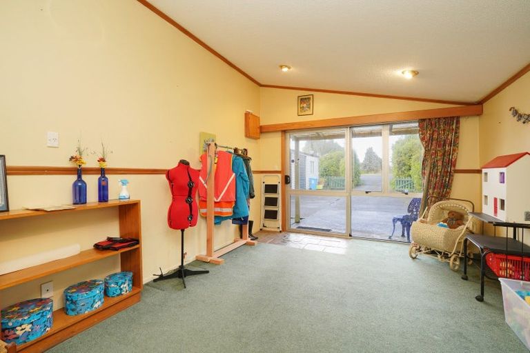 Photo of property in 28 Dunns Road, Otatara, Invercargill, 9879