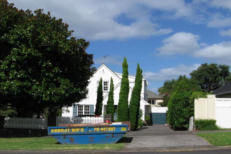 Photo of property in 31 Saltburn Road, Milford, Auckland, 0620