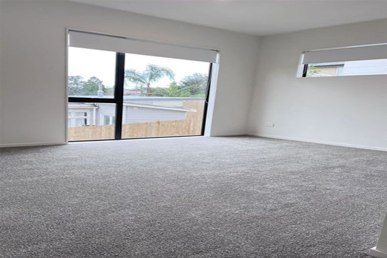 Photo of property in 8a Neptune Avenue, Beach Haven, Auckland, 0626